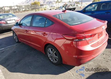 2017 Hyundai Elantra Value Edition z USA, uszkodzony, nr VIN 5NPD84LFXHH179213